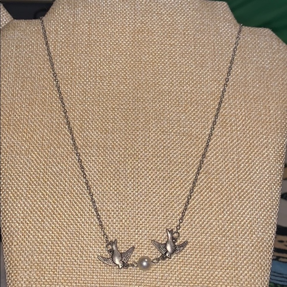Sparrows necklace holding a pearl Silver NWT